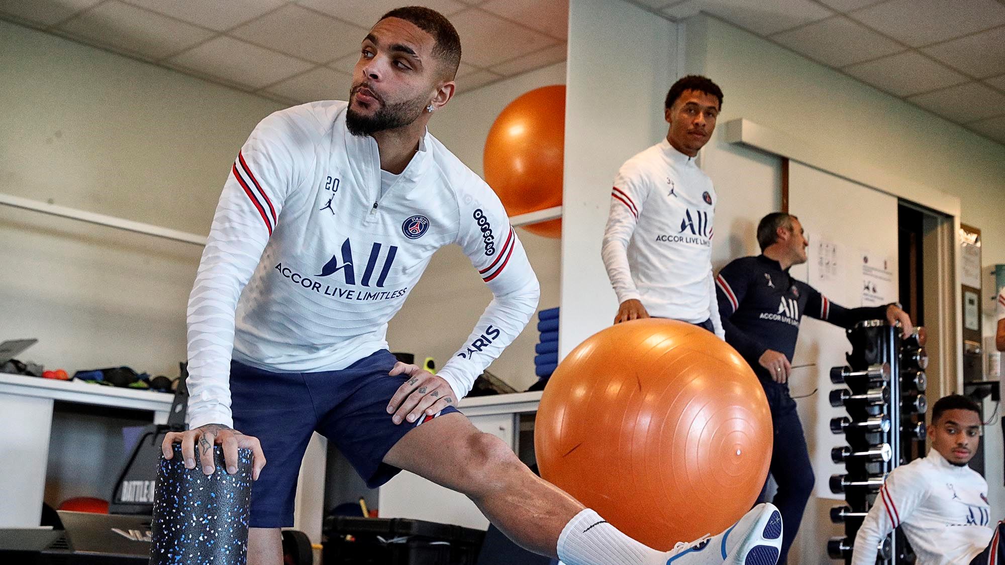 退役警犬看见升国旗正襟危坐新闻-xingkong.com